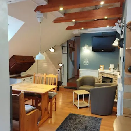 Mendei Vendeghaz Loft 招待所 Mende
