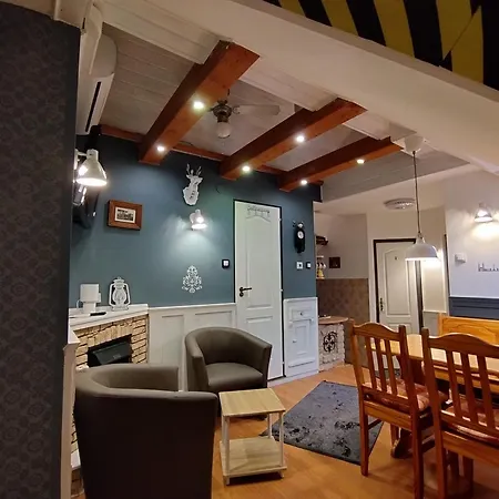 Mendei Vendeghaz Loft 招待所 Mende
