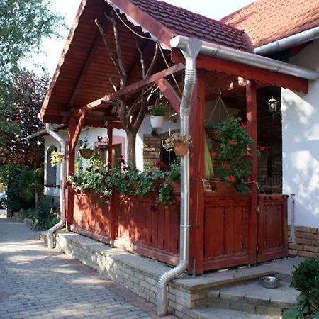 Mendei Vendeghaz Loft
