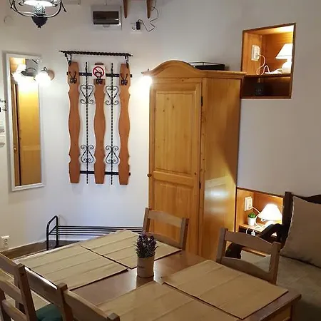 Mendei Vendeghaz Loft 招待所