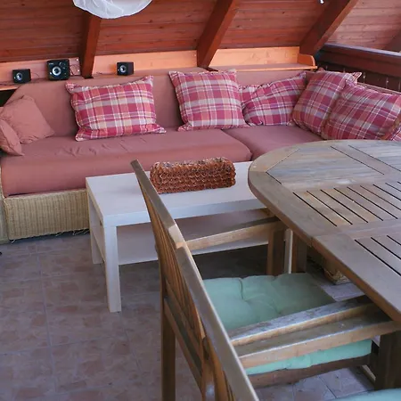 Mendei Vendeghaz Loft 招待所 *