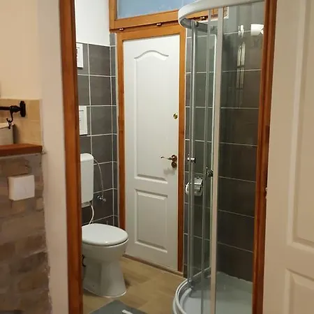 Mendei Vendeghaz Loft 招待所 Mende
